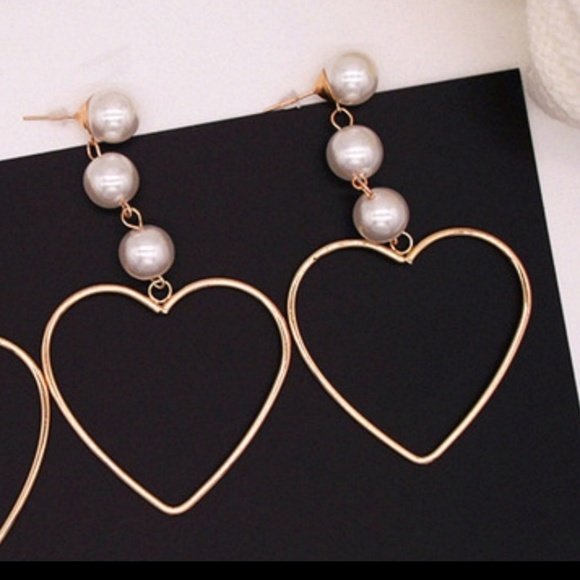 🎉🎉 Host Pick🎉🎉 Statement Heart Earrings - Picture 4 of 4